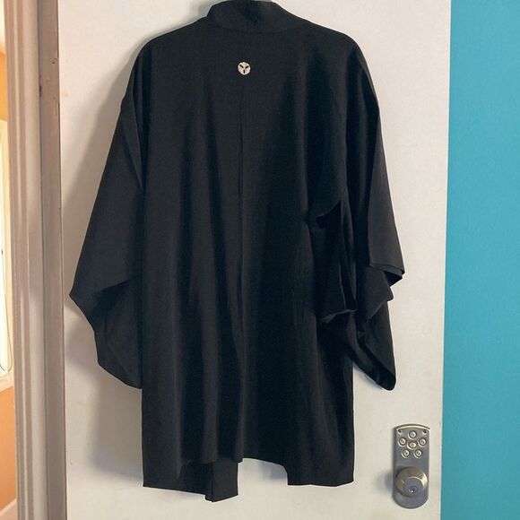 Japanese Style Black Kimono with Interior Tie One Size Sand Dollar Logo - Picture 8 of 11